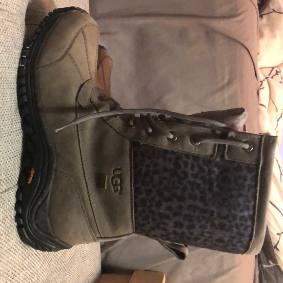 Ugg Adirondack Boot- Gray Leopard! - Picture 4 of 16